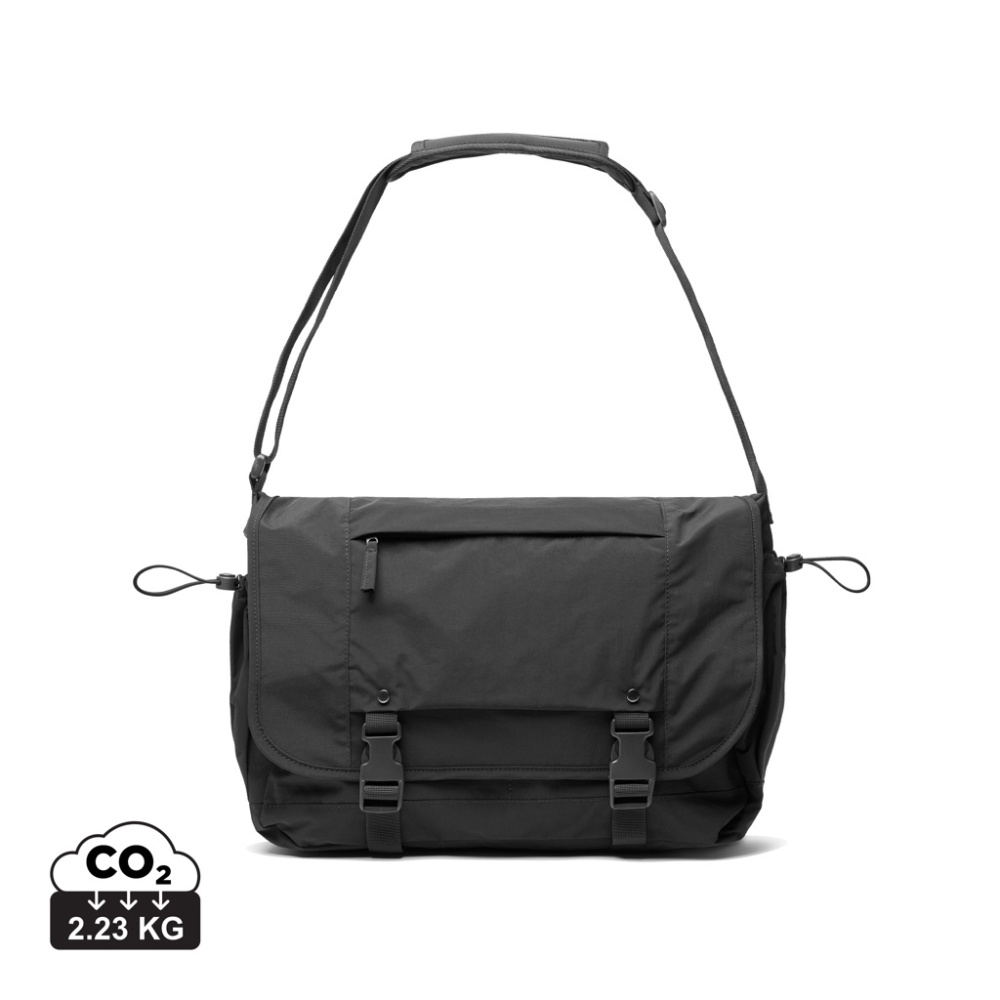 Logotrade Firmengeschenke das Foto: KENTO URBAN 15,6" Messenger aus RCS recyceltem Nylon