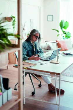 Logotrade corporate gift image of: Desktop light and charger 10W