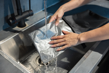 Logotrade promotional product picture of: Snackstrap AWARE™ RPET foldable lunchbag 30x20CM