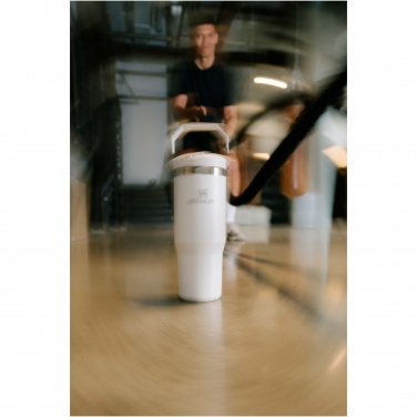 Logo trade ärikingituse pilt: Stanley 890 ml IceFlow™ kõrrega termoskruus