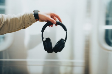 Logotrade ärikingi foto: Irvine RCS taaskasutatud ja parandatavad ANC juhtmevabad kõrvaklapid