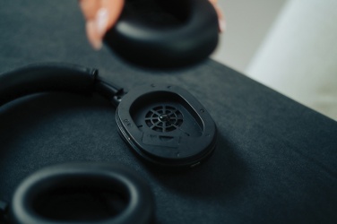 Logo trade reklaamtooted foto: Irvine RCS taaskasutatud ja parandatavad ANC juhtmevabad kõrvaklapid