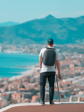 Logotrade reklaamkingi foto: Bobby Hero Väike vargusevastane seljakott