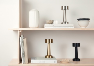 Logotrade firmakingid pilt: VINGA Maris RCS metallist ja taaskasutatud ABS-ist laualamp