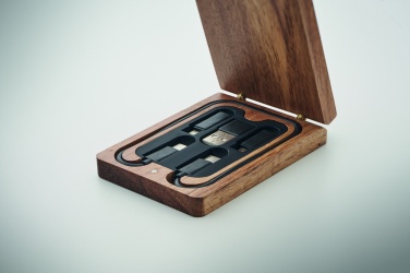 Logo trade firmakingitused foto: 3-ühes kaablikomplekt