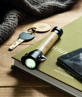 Logotrade reklaamkingituse foto: 3-ühes bambusest taskulamp koos avariivasara ja turvavöölõikuriga