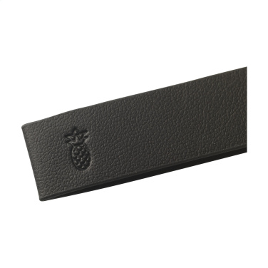 Logotrade firmakingituse foto: Vegan ananassnahast võtmehoidja