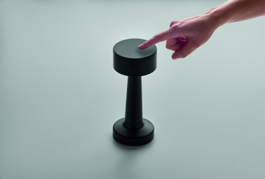 Logo trade reklaamkingituse pilt: HIERLUZ laetav rauast laualamp