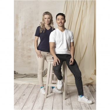 Logo trade mainoslahja kuva: Kawartha short sleeve men's organic V-neck t-shirt