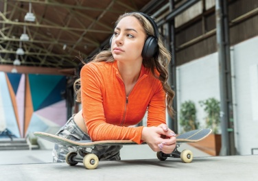 Logo trade mainoslahjat ja liikelahjat kuva: Urban Vitamin Cupertino RCS ANC kuulokkeet