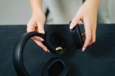 Logotrade mainoslahja tuotekuva: Irvine RCS kierrätetyt ja korjattavat langattomat kuulokkeet