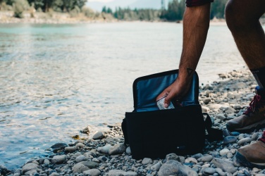 Logo trade liikelahja kuva: Swiss Peak AWARE™ 1200D deluxe 8 tölkin kylmälaukku