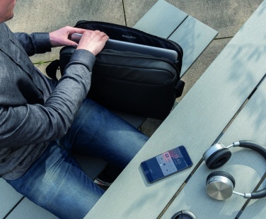 Logo trade liikelahja mainoslahja tuotekuva: Madrid – 15,6" USB-laptoplaukku - RFID - PVC vapaa