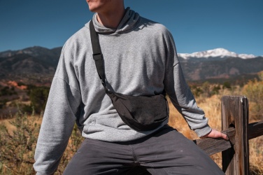 Logotrade liikelahja mainoslahja kuva: Crescent AWARE™ RPET puolikuun muotoinen crossbody -laukku