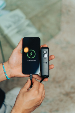 Logotrade mainoslahja tuotekuva: Urban Vitamin Eureka RCS 65 W hybridilaturi ja virtapankki