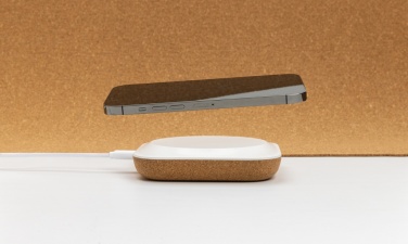 Logotrade Ideja dāvanas foto: Oregon RCS otrreizēji pārstrādātas plastmasas un korķa 10 W bezvadu