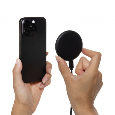 Logotrade korporatīvās dāvanas foto: Magnapad 15W RCS rplastikas magnētiskais 3 vienā uzlādes paliktnis