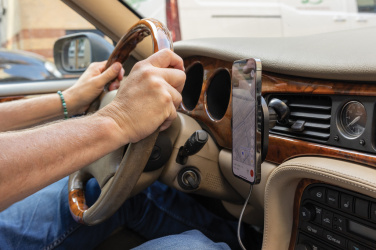 Logotrade presentreklam bild: PowerCruze RCS rplastic 15W magnetisk laddnings- bilhållare