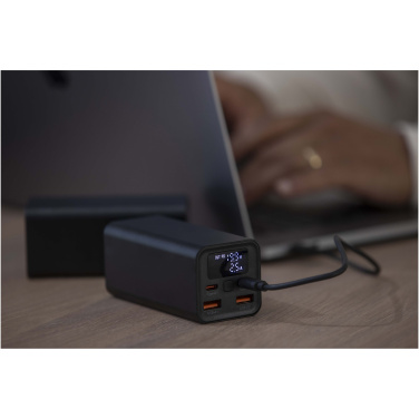 Logotrade reklamprodukter bild: Acamar 20 000 mAh 70 W powerbank för bärbar dator av återvunnen aluminium